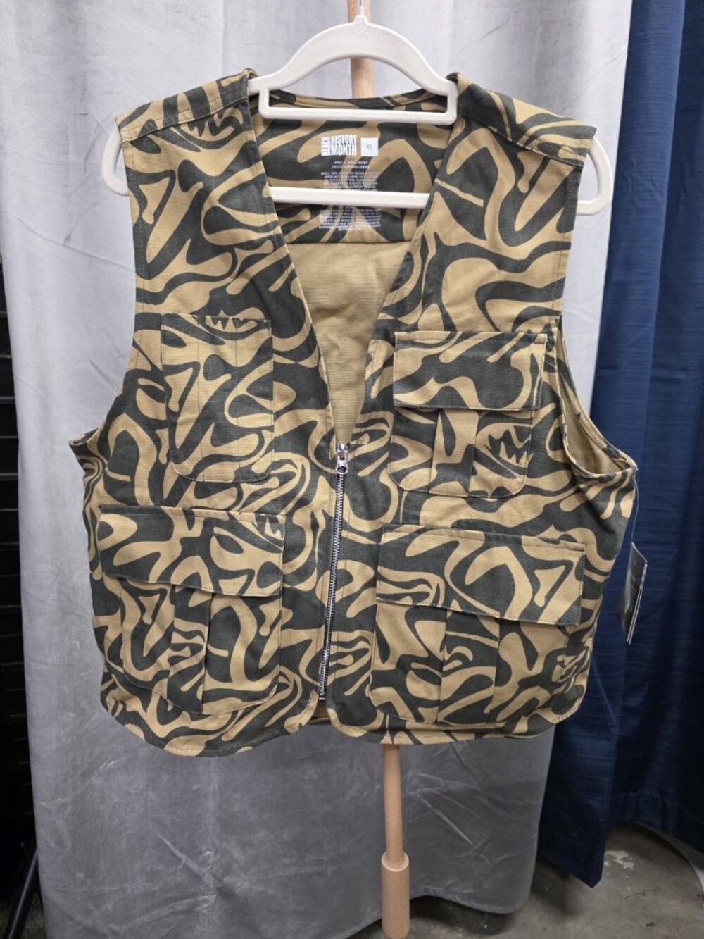 Black History Month  Vest XS Green Abstract Camo Zip Cargo Pockets NWT. WL332